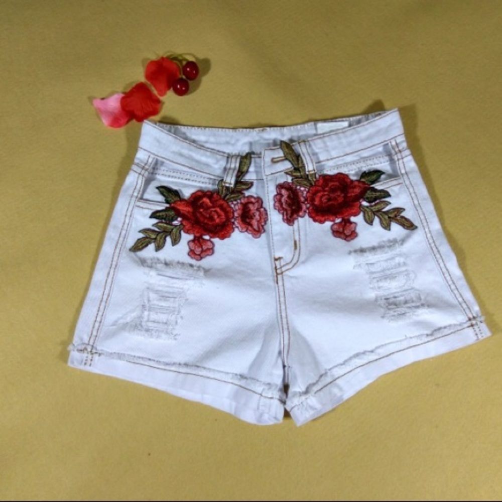 πΊ High Waist Flower embroidered shorts πΊ - Picture 2 of 8